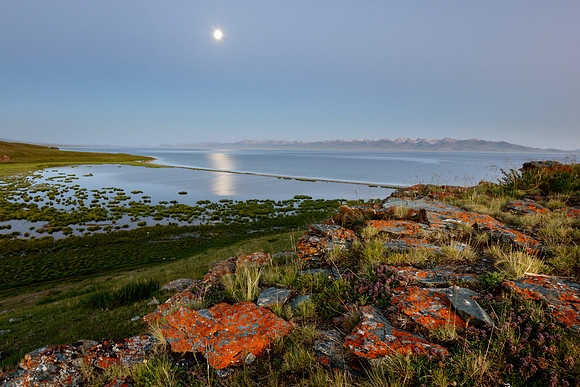 Moonset, Song Kul