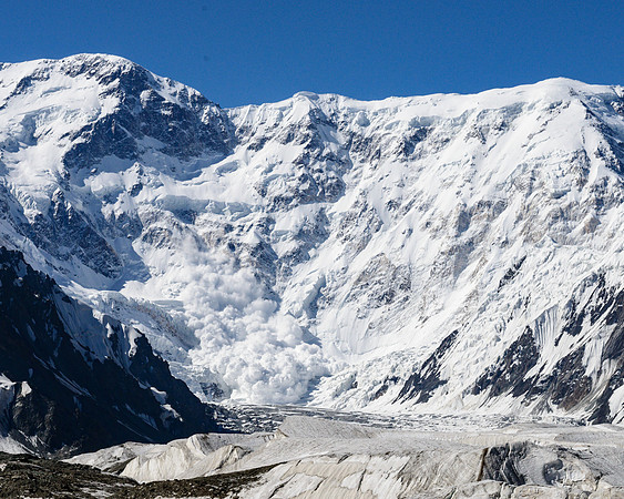 Avalanch above Zvezdochka Glacier