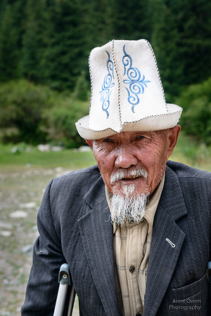 Elderly man, Eki-Naryn Gorge